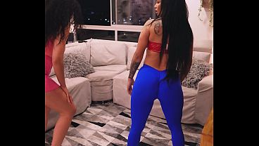 El vecino miron se gano una follada con nosotras ft Nathalia Fox