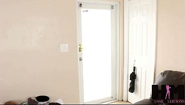Wild Michelle Taylor Loves Masturbating While Brian Eats Her Muff!